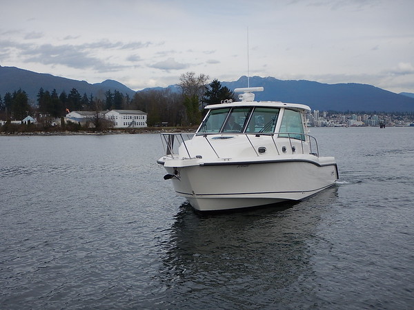 Boston Whaler 345 Conquest Pilothouse Running