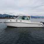 Boston Whaler 345 Conquest Pilothouse Running