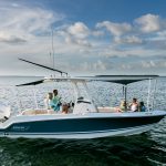Boston Whaler 230 Outrage Running