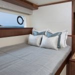 Ocean Alexander 85 Motoryacht Guest Room
